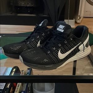 Black Nike Lunarglide 7 - size 12